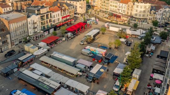 luchtbeeld van de zaterdagmarkt