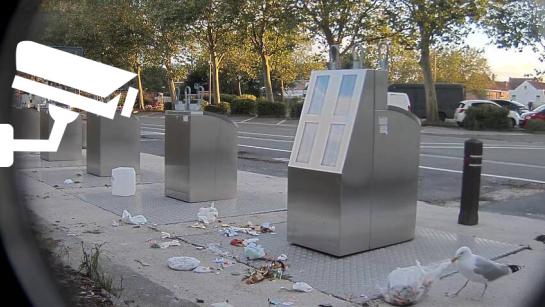 Camerabeeld van de afvalcontainers