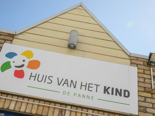gevel Huis van het Kind De Panne